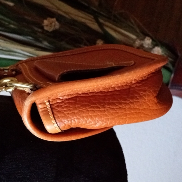 RARE! New Vintage DOONEY & BOURKE British Tan Calvary Crossbody Purse. - Picture 5 of 12